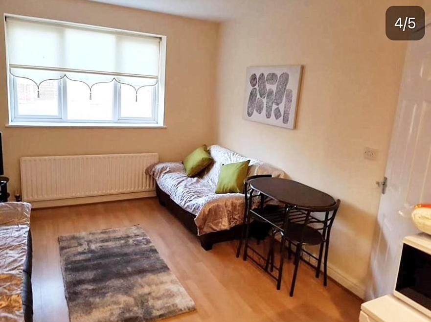 Pinfold Court Apartments Knowsley Buitenkant foto