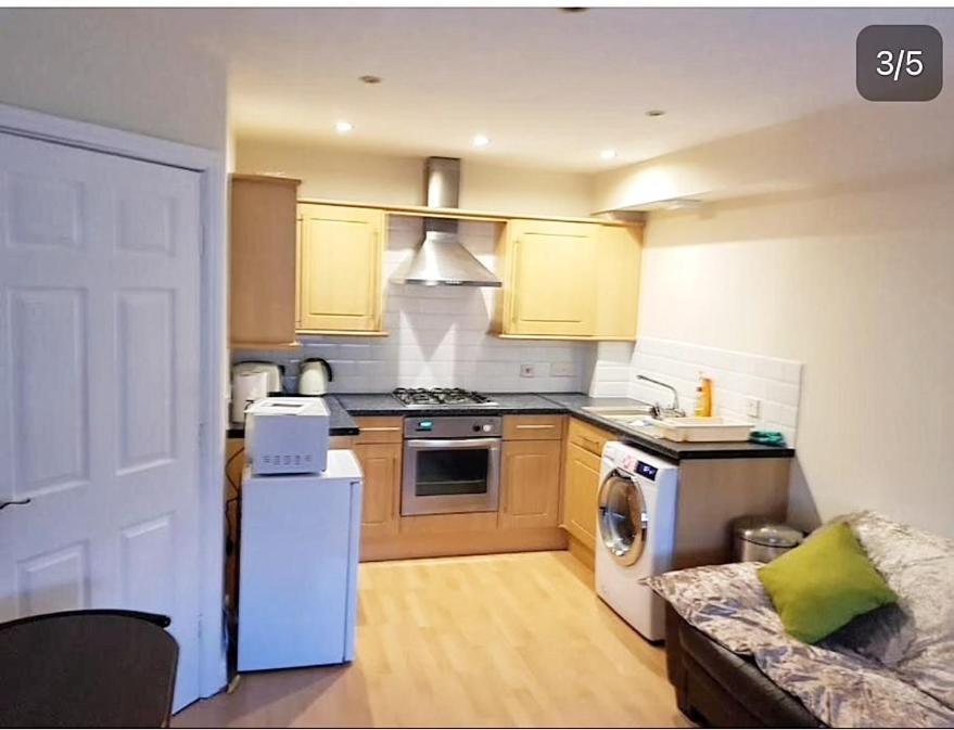 Pinfold Court Apartments Knowsley Buitenkant foto