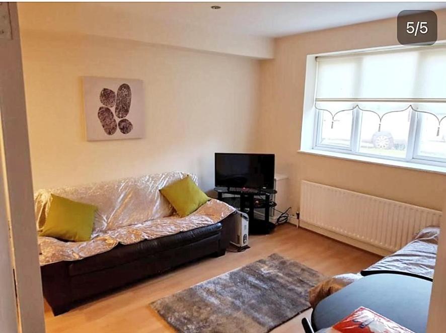 Pinfold Court Apartments Knowsley Buitenkant foto